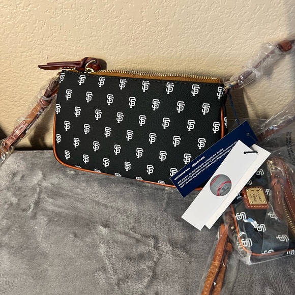 DOONEY & BOURKE / GIANT LEXI CROSSBODY WITH SM COUN CASE - Picture 4 of 6